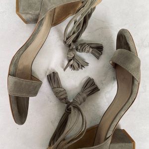 Raye Gray Suede Tasseled Sandal Pumps Size 8.5
